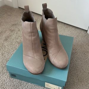 Toms Kelsey Wedge Boot- Taupe Grey